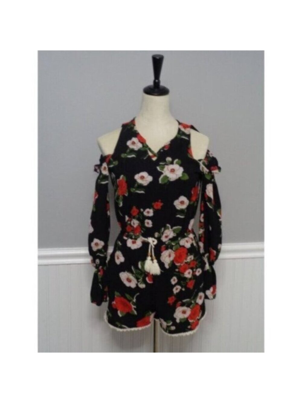 Smukke by A2J girl's size 12 Black/Floral Cold Shoulder Romper BOUTIQUE